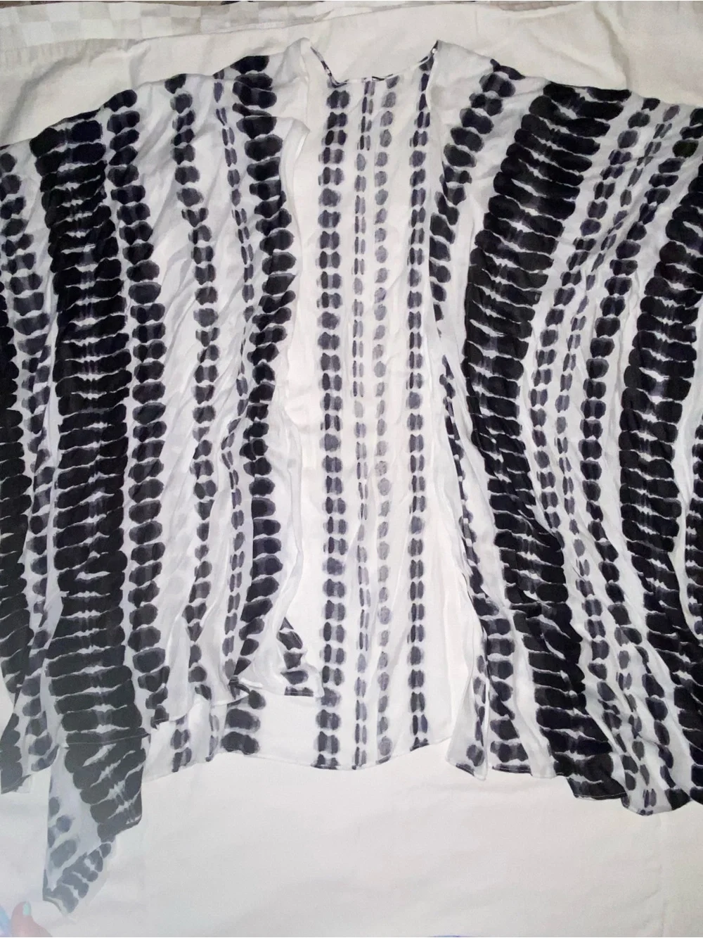 Lightweight Black & White Patterned Women's Wrap